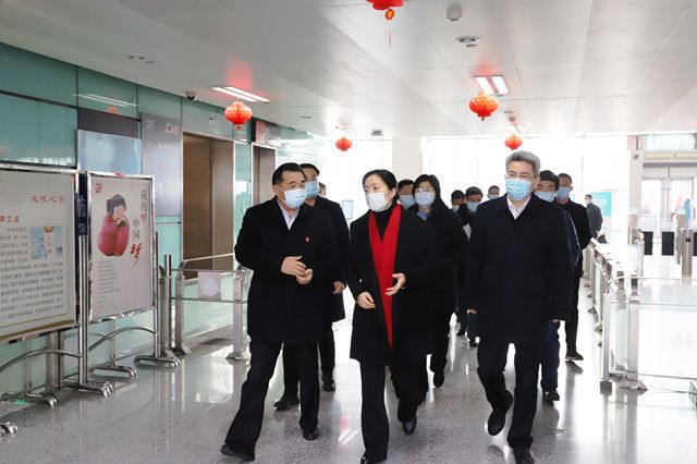 市領(lǐng)導(dǎo)至車(chē)站走訪(fǎng)慰問(wèn)和疫情防控、保供應(yīng)保安全保暢通工作督查
